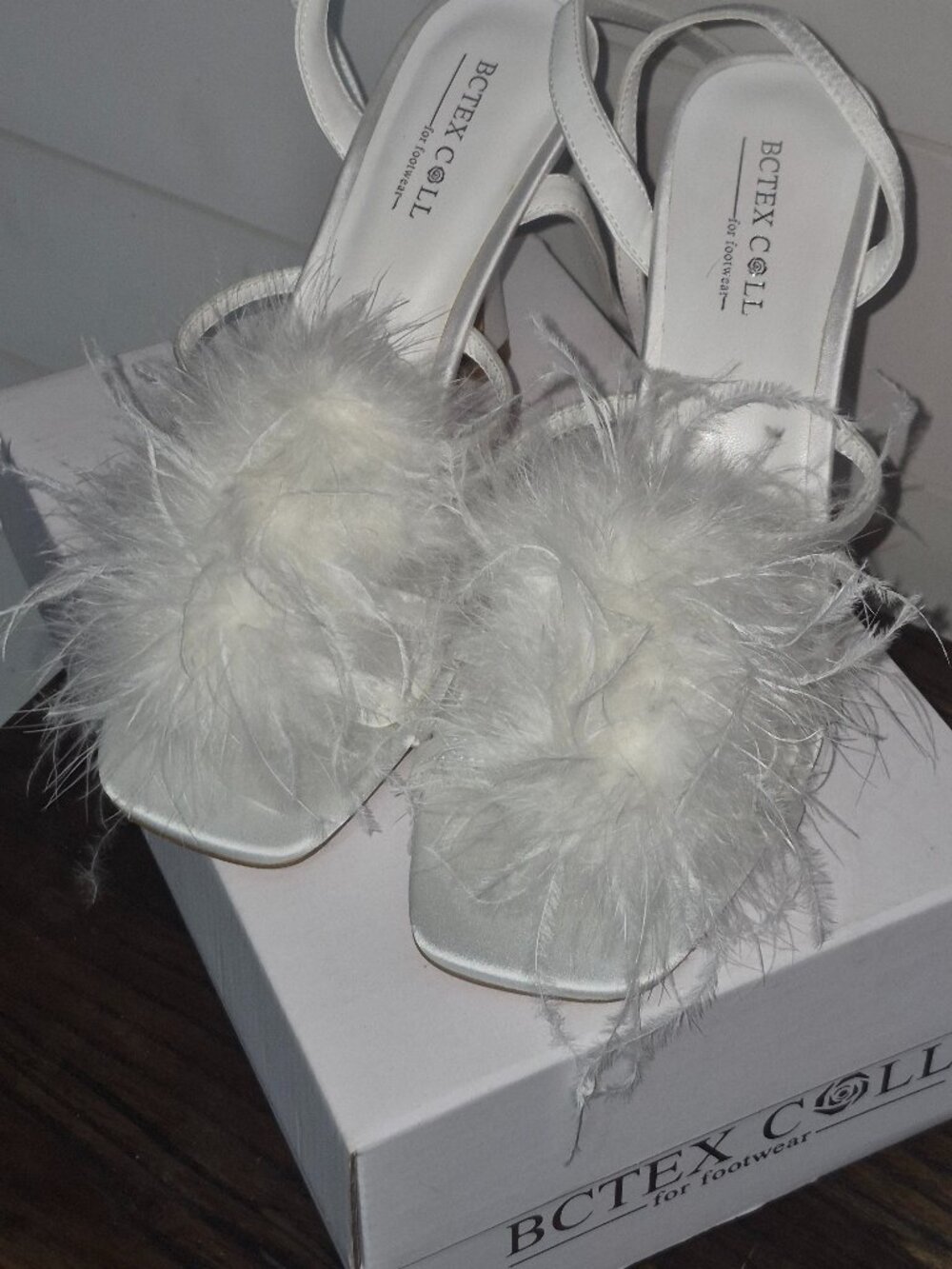 BCTEX Coll White Feather Sandle Heels - Size 7